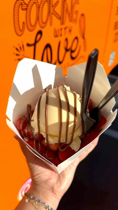 Papa Churros - Churro box - Food Trucks Near Me - Norwalk, California