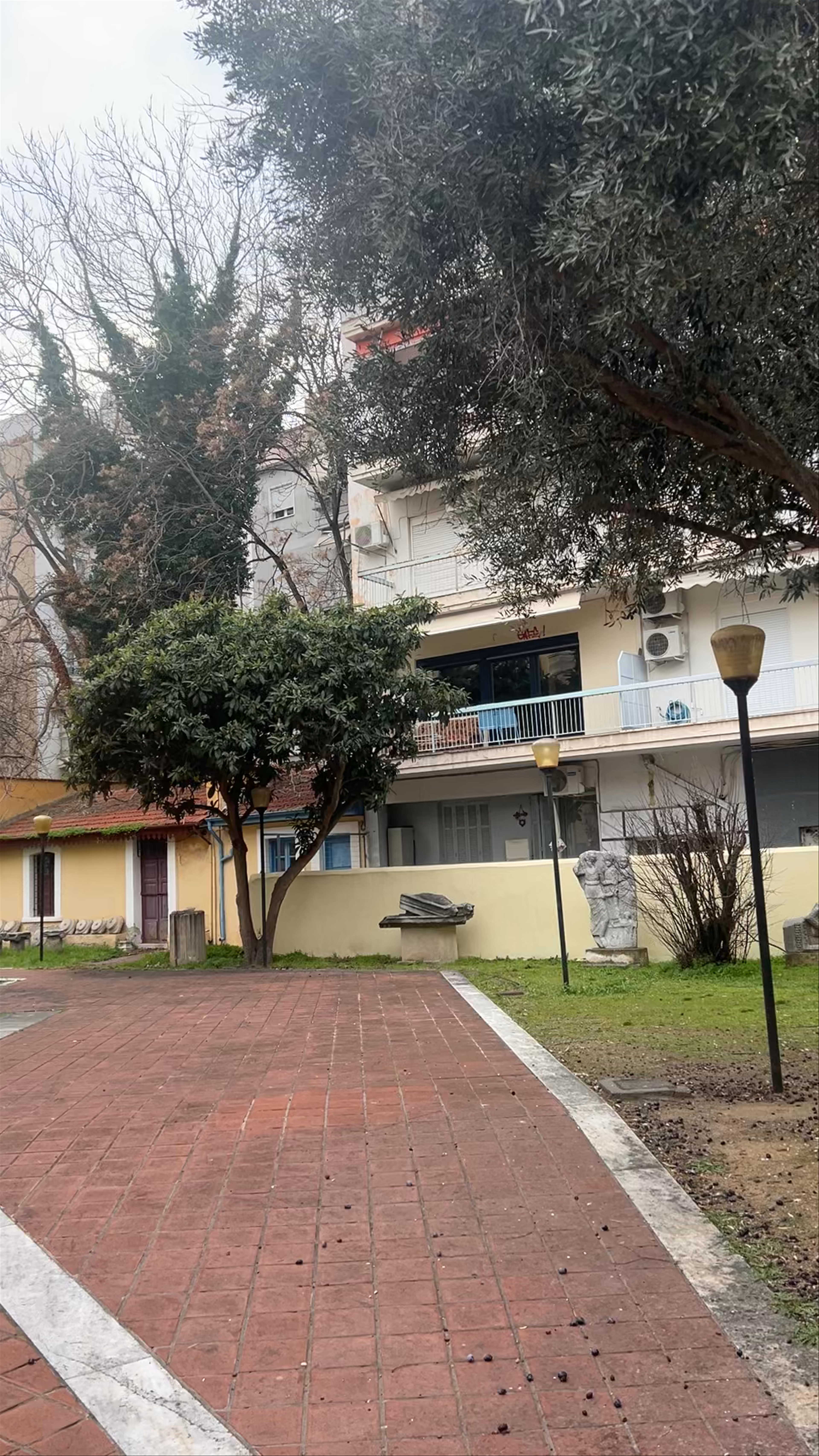 Yeni Mosque and Archaeological Museum Walkthrough in Thessaloniki
