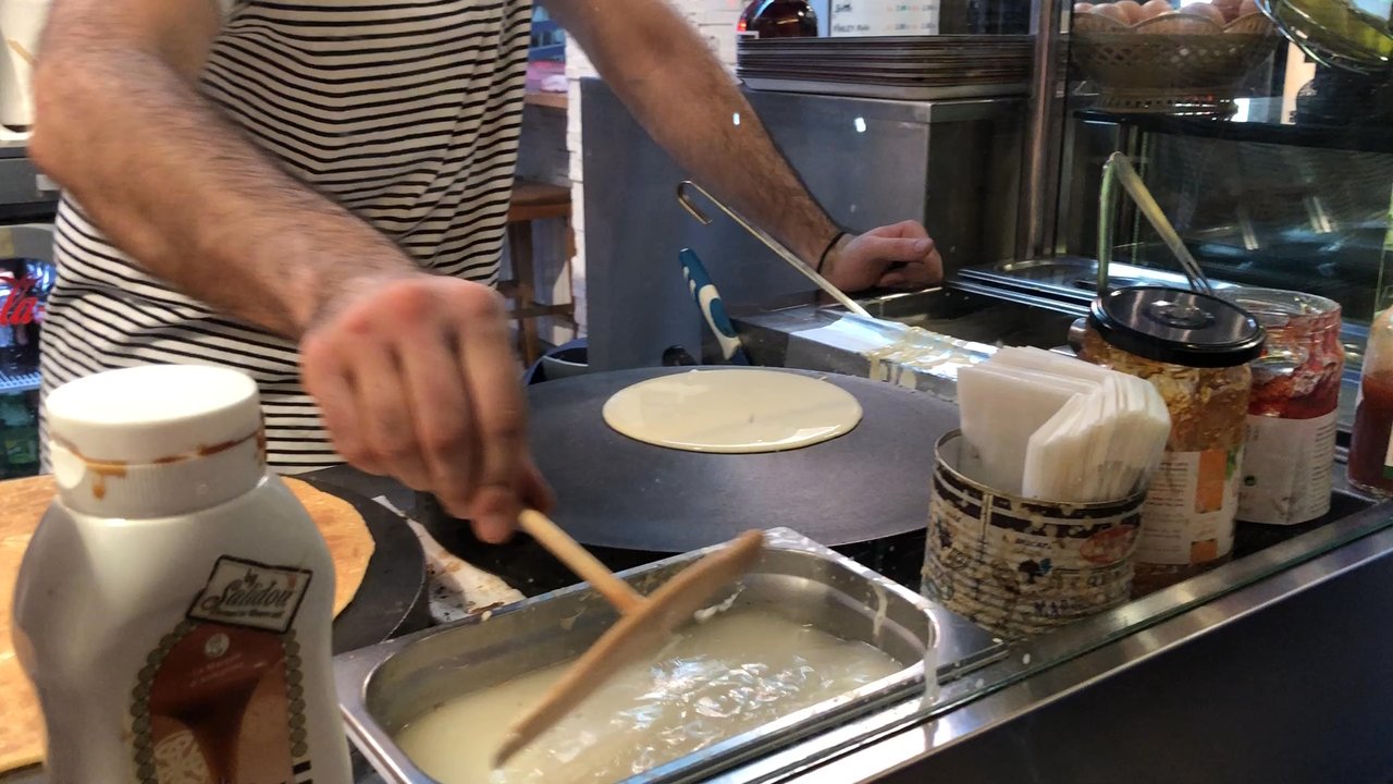 Chez Georges - Makin crepes - Creperies Near Me - Paris, 75