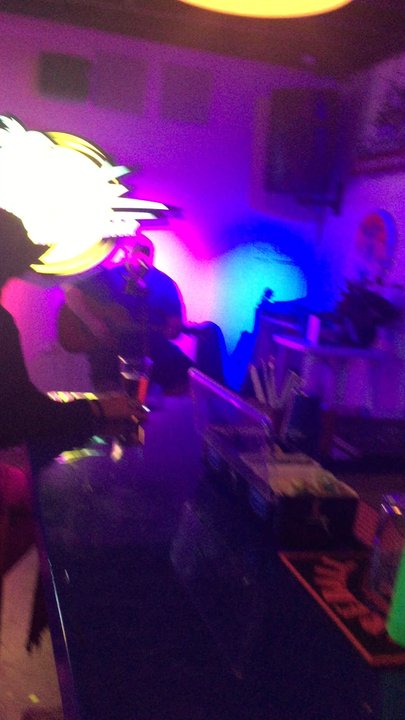 Jamminz Beach Bar - His voice is really amazing. Ive only hear him sing country or similar. I hope I could hear him sing other genres. He is great! - Cocktail Bars Near Me - Clearwater, Florida