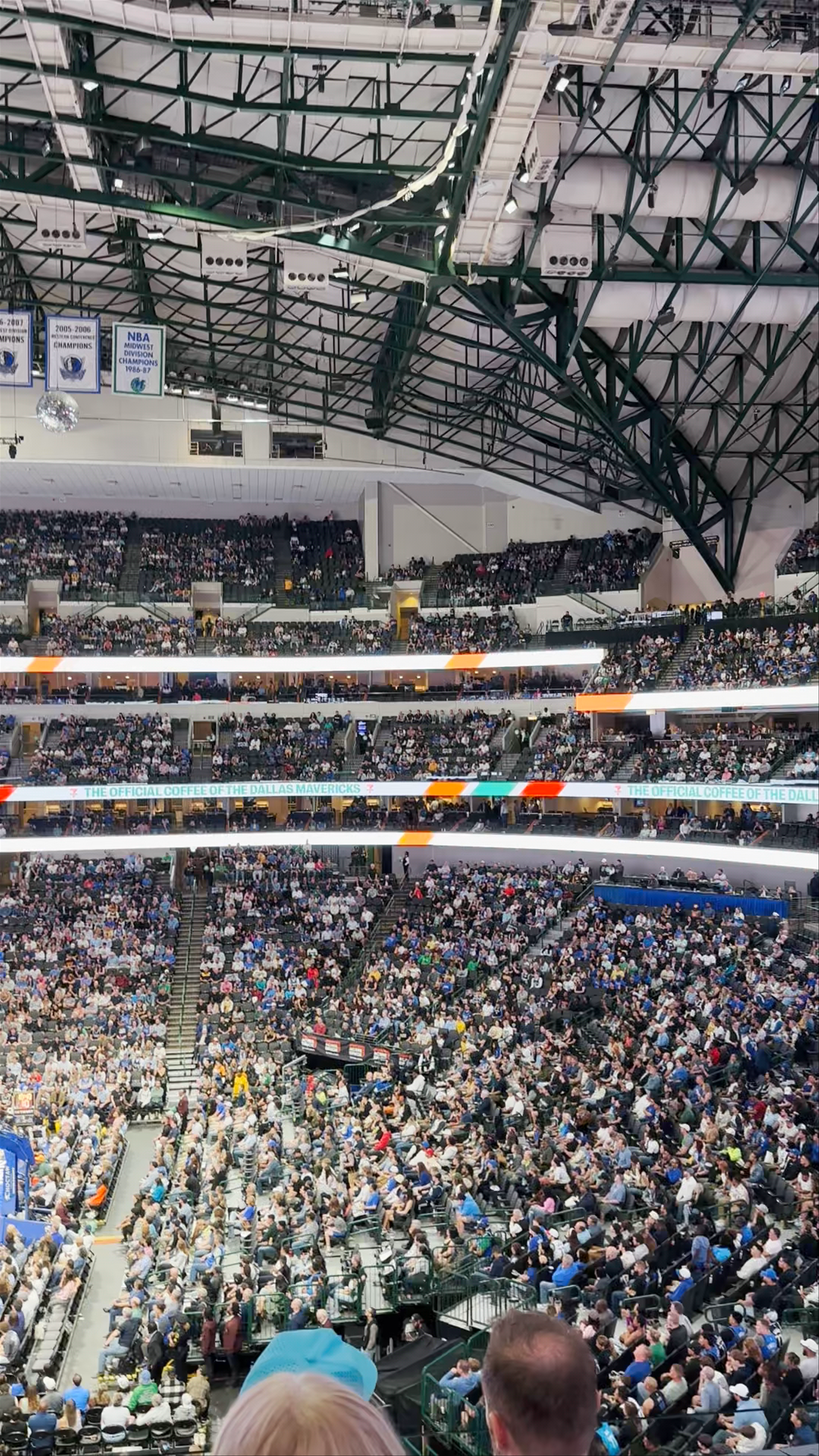 Electrifying NBA Action at American Airlines Center in Dallas