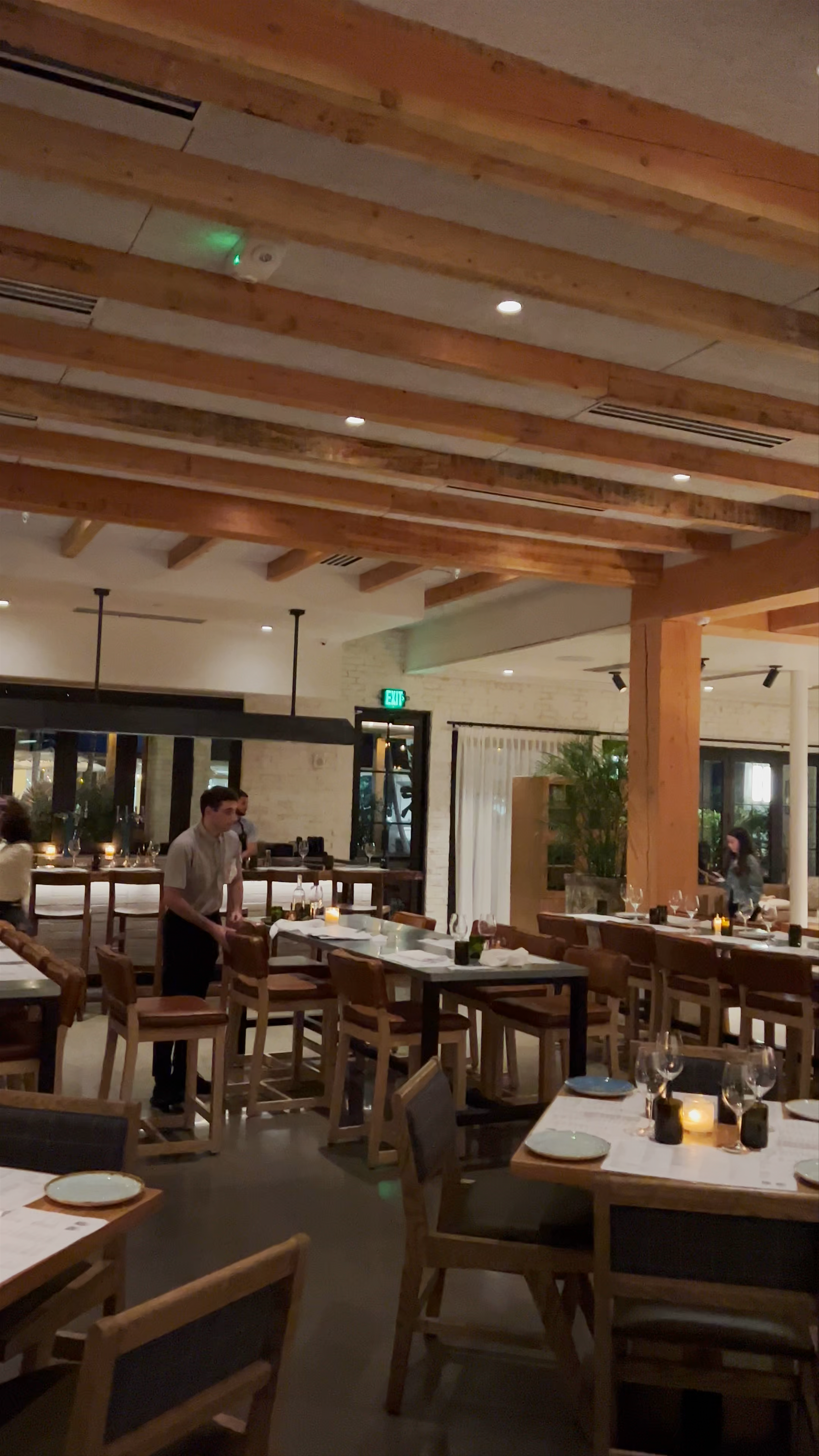 Sixty Vines Boca Raton: Cozy Dining with Warm Ambiance
