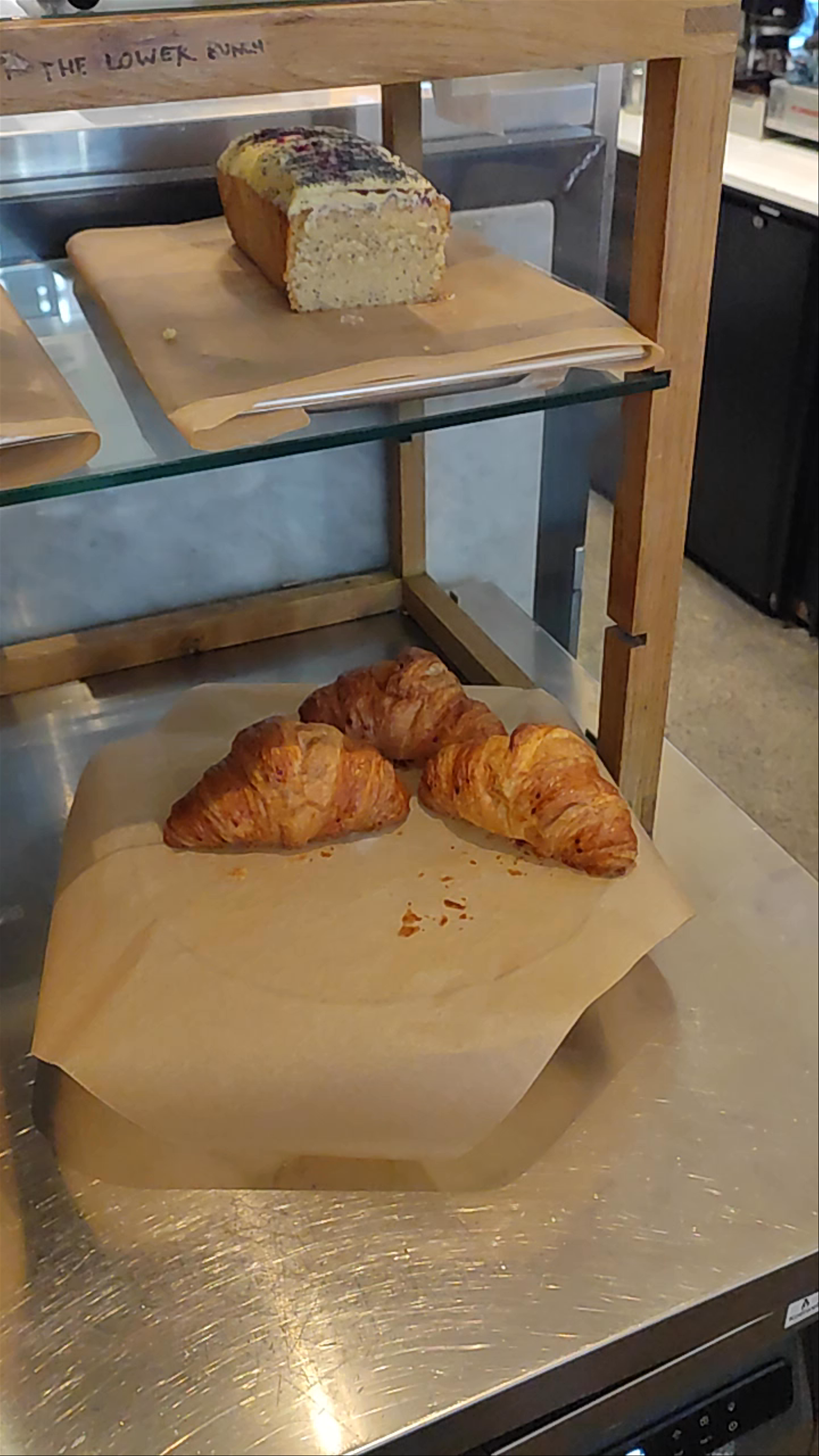 Ivy and Bros: Artisan Bakery Delights in Amsterdam