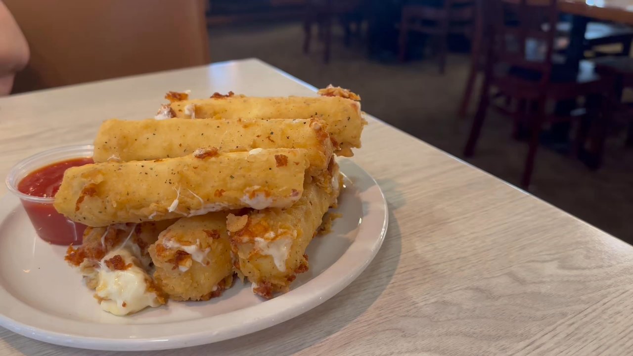 TwoRows Classic Grill - Fried mozzarella logs - American Near Me - Allen, Texas