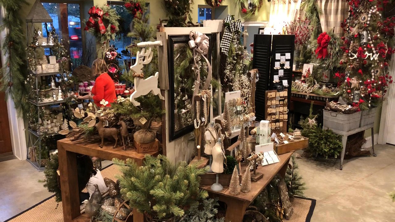 Blue Willow Floral - Christmas - Home Decor Near Me - Demorest, Georgia