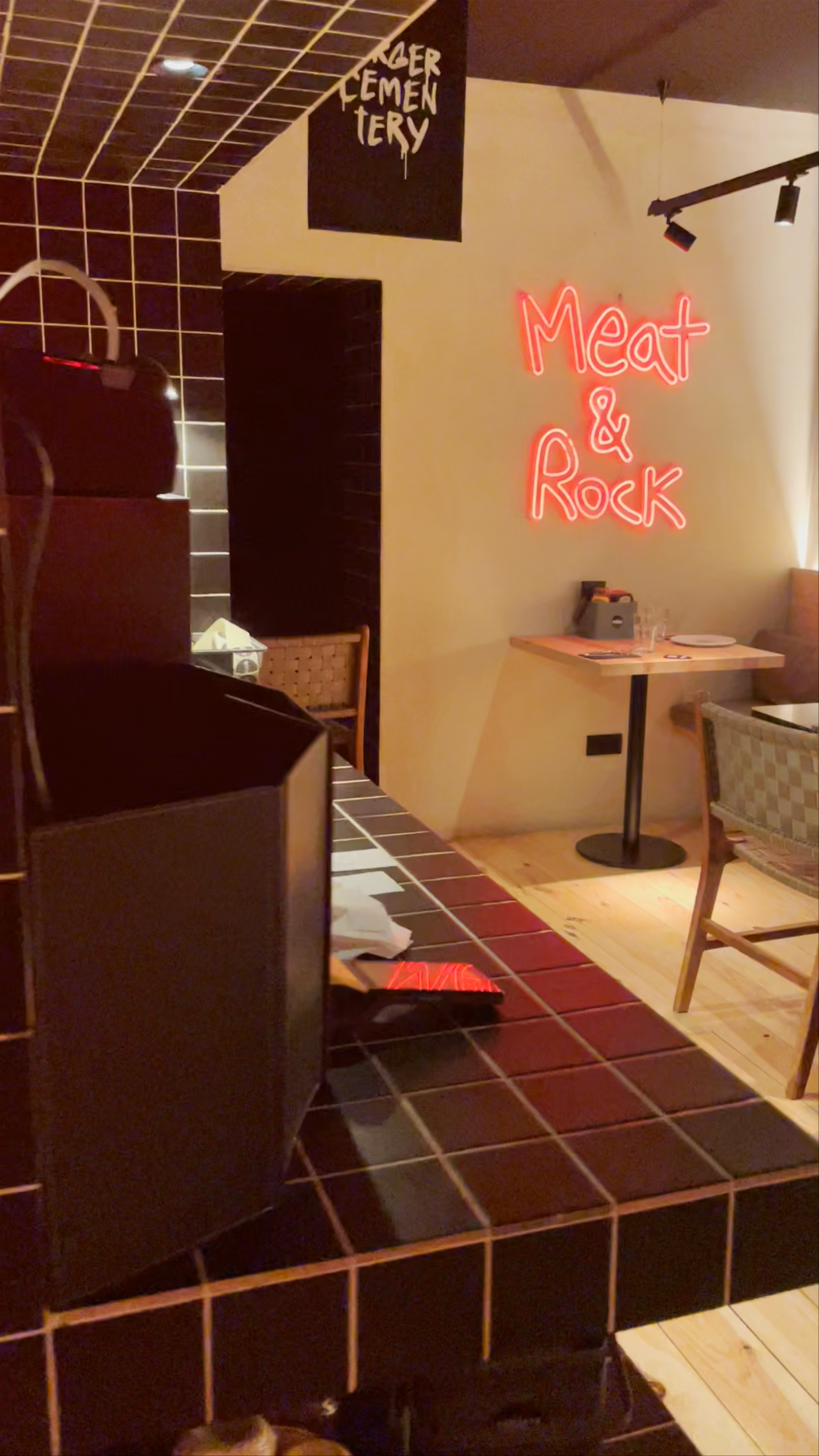 La Carnaza Burger: Rock Vibes and Gourmet Burgers in Madrid