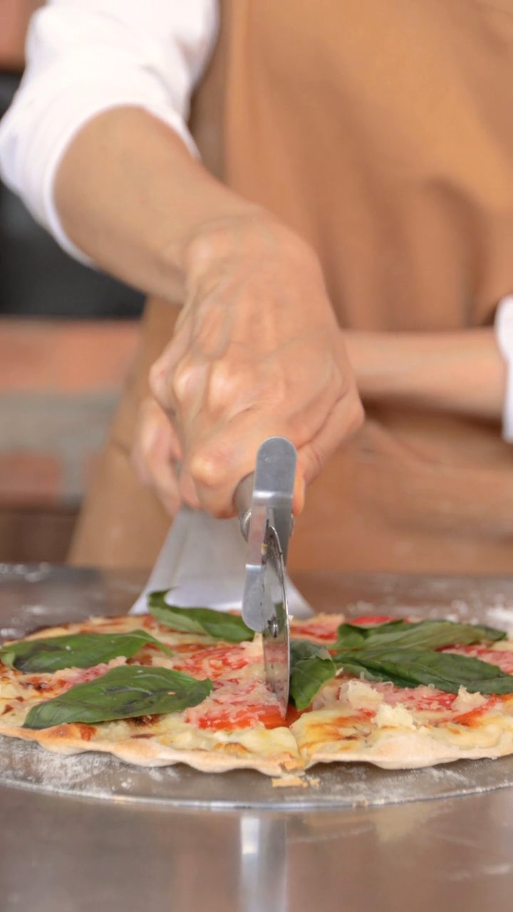 who's cooking?
🎥 Antonius Ferret · Pexels
#food #foodie #foodporn #cooking #yummy
