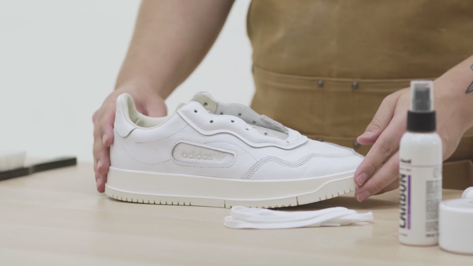 retort designer enkel How To Clean Leather & Suede Sneakers in 2022
