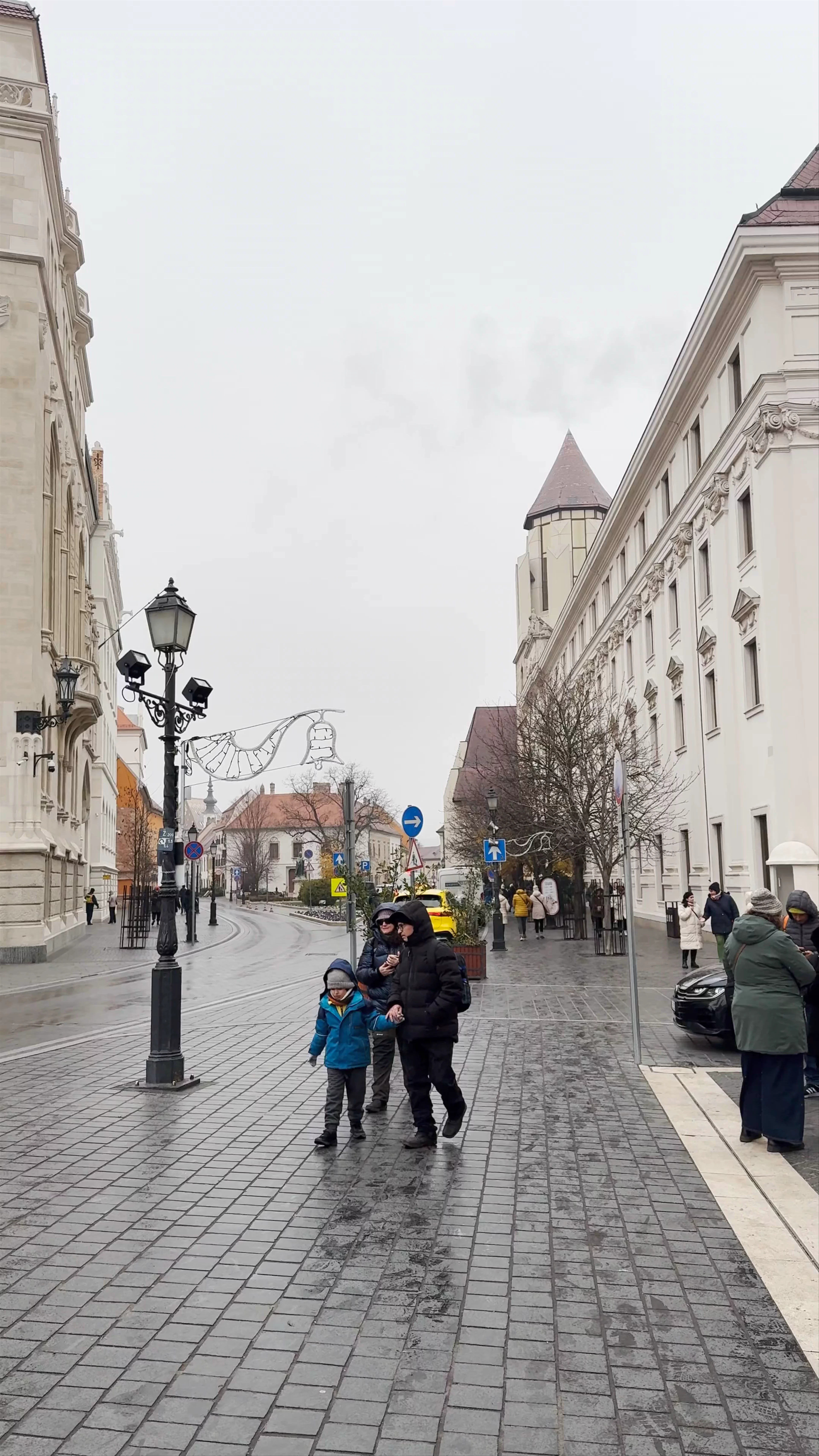 Castle District, Országház Street