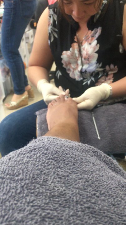 Le Nails - She is working those toes - Nail Salons Near Me - Aiea, Hawaii