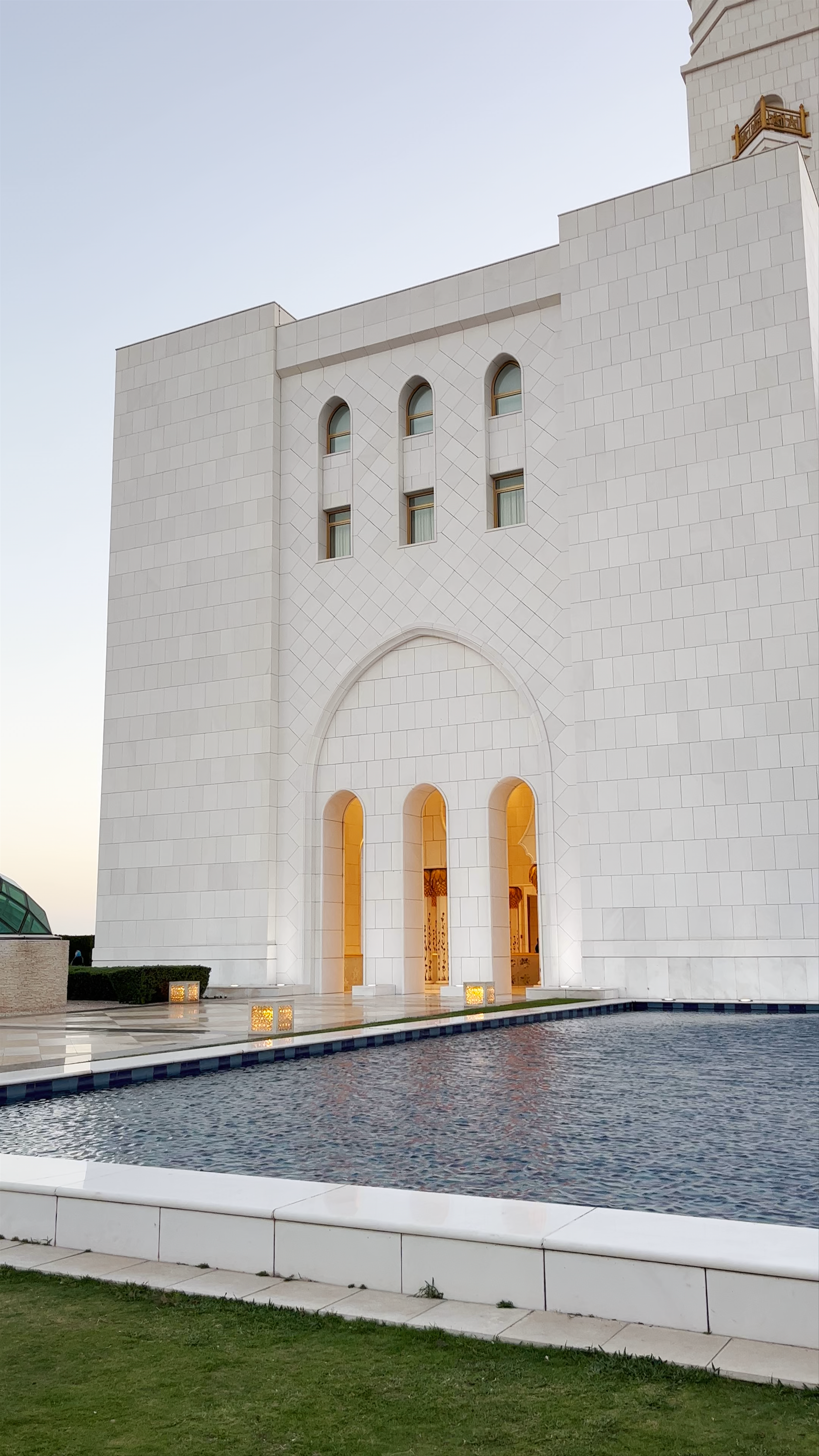 Sheikh Zayed Grand Mosque – Serene Majesty in Abu Dhabi