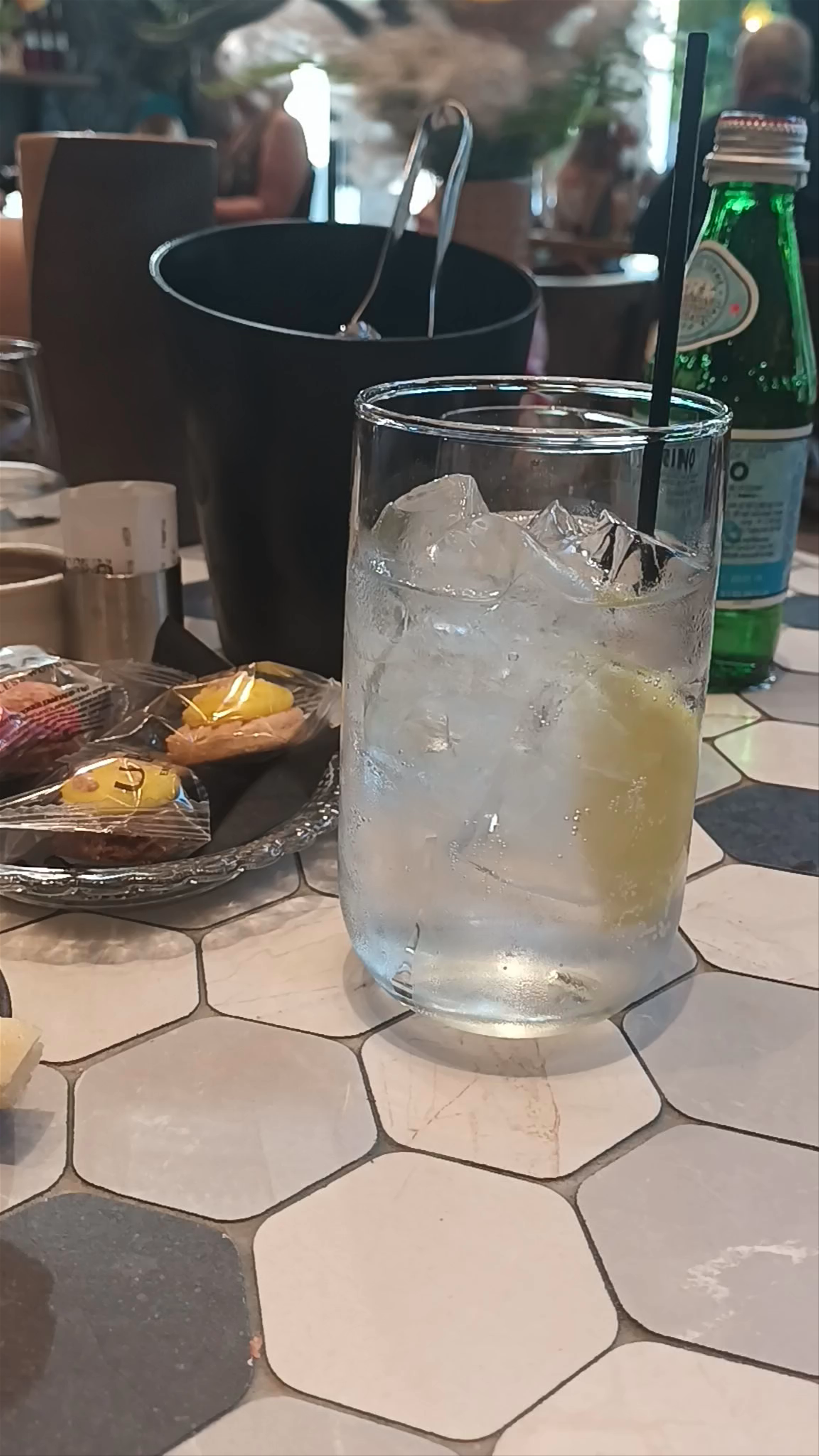 U BAR PROJECT: Stylish Aperitivo Vibes in Evosmos, Thessaloniki