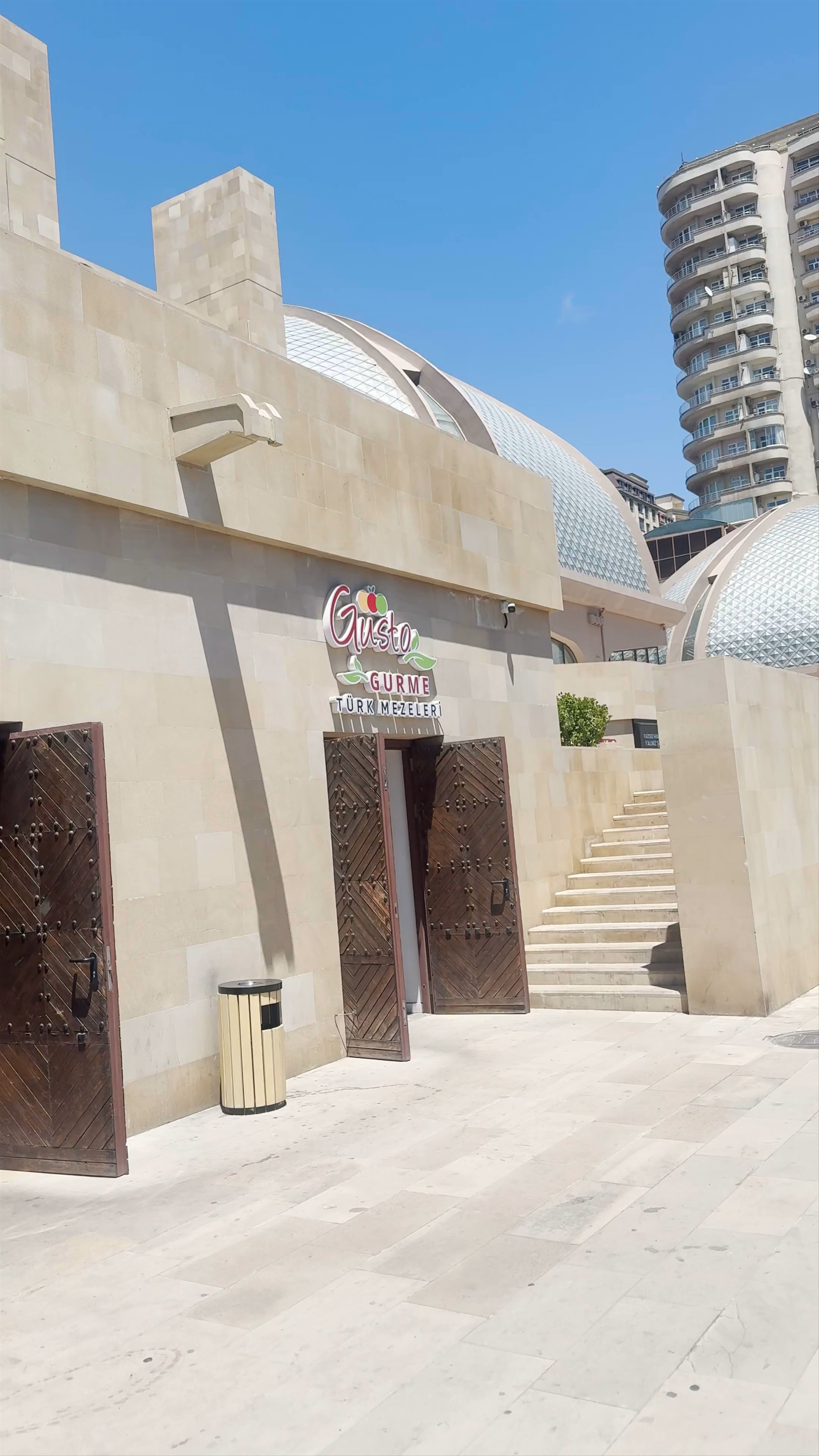 Şərq Bazarı، Uzeyir Hajibayov