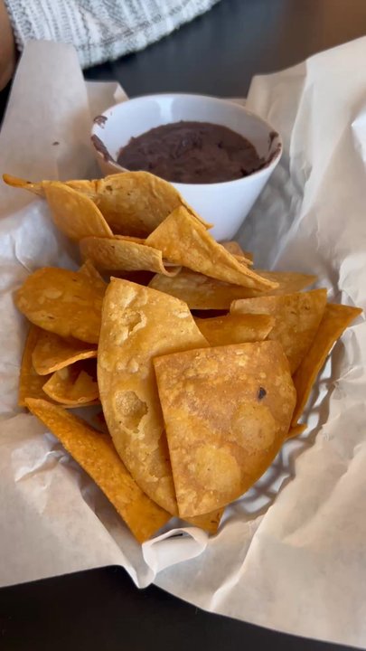 Chumitos Restaurant - complimentary  chips with beans - Mexican Near Me - Oklahoma City, Oklahoma
