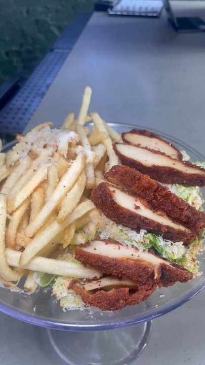 The Worthington - Girl Dinner - Sports Bars Near Me - Baltimore, Maryland