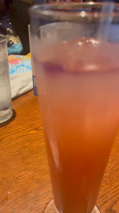 Red Lobster - Mixing my drink - Seafood Near Me - Kennesaw, Georgia