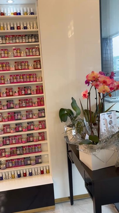 AV Nail Lounge - Pick a color, any color - Nail Salons Near Me - Saugus, Massachusetts