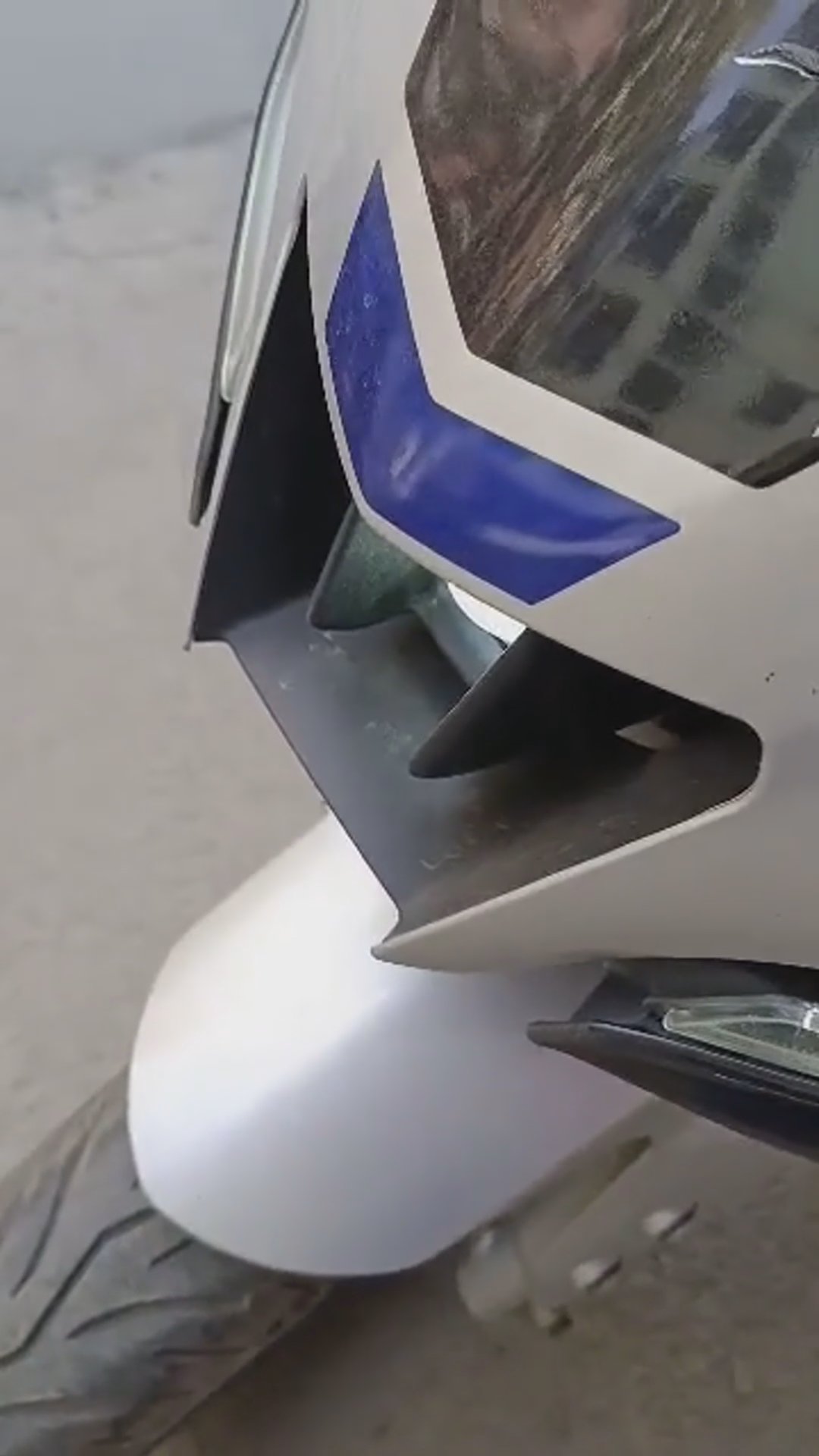 Walk-around video thumbnail