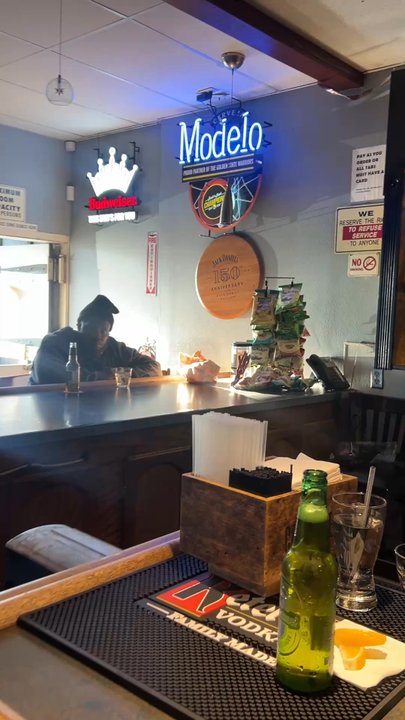 Laurel Lounge - Sports Bars Near Me - Oakland, California