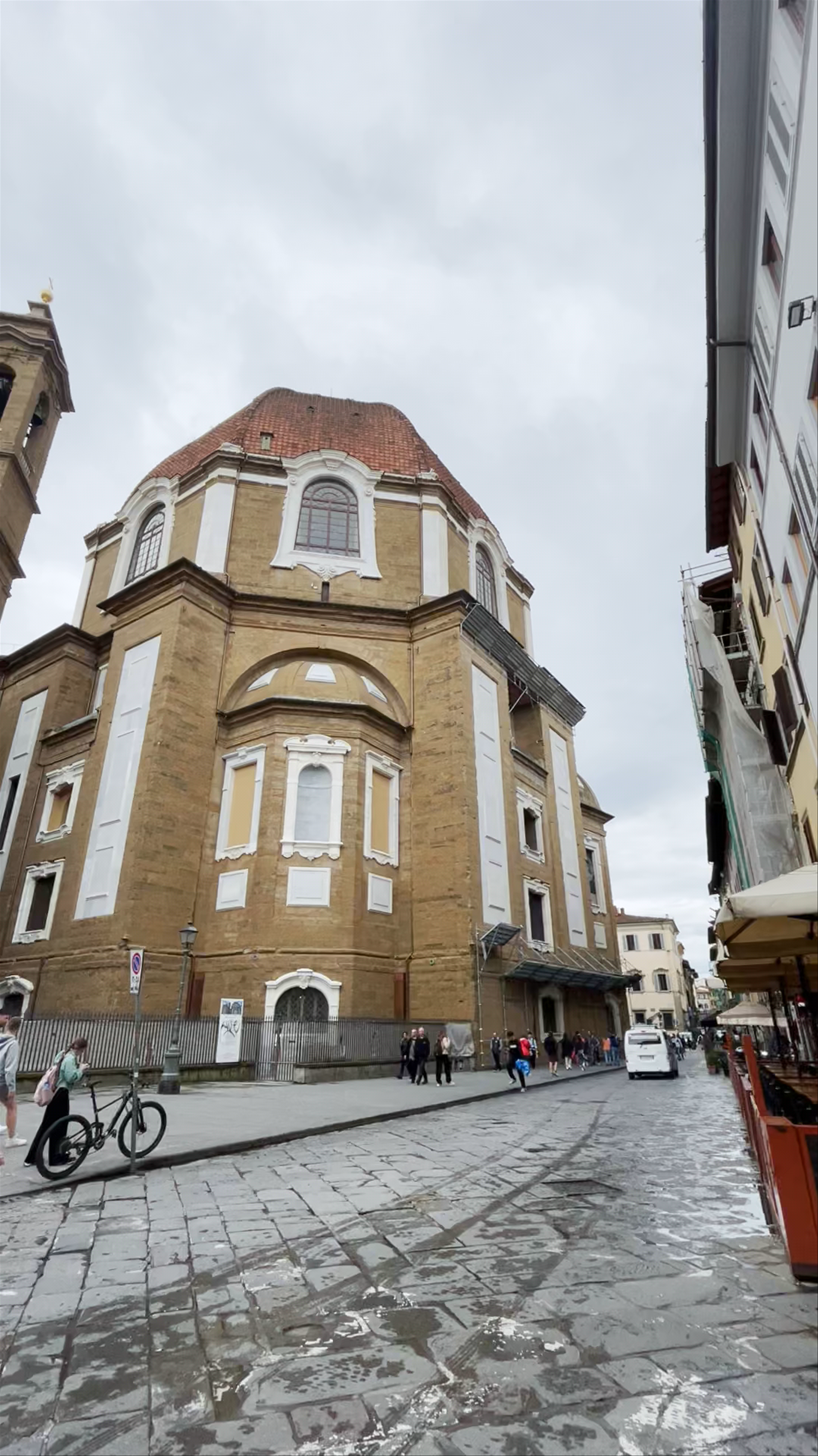 Exploring the Historic Heart of Florence: Iconic Architecture and Cobblestone Streets