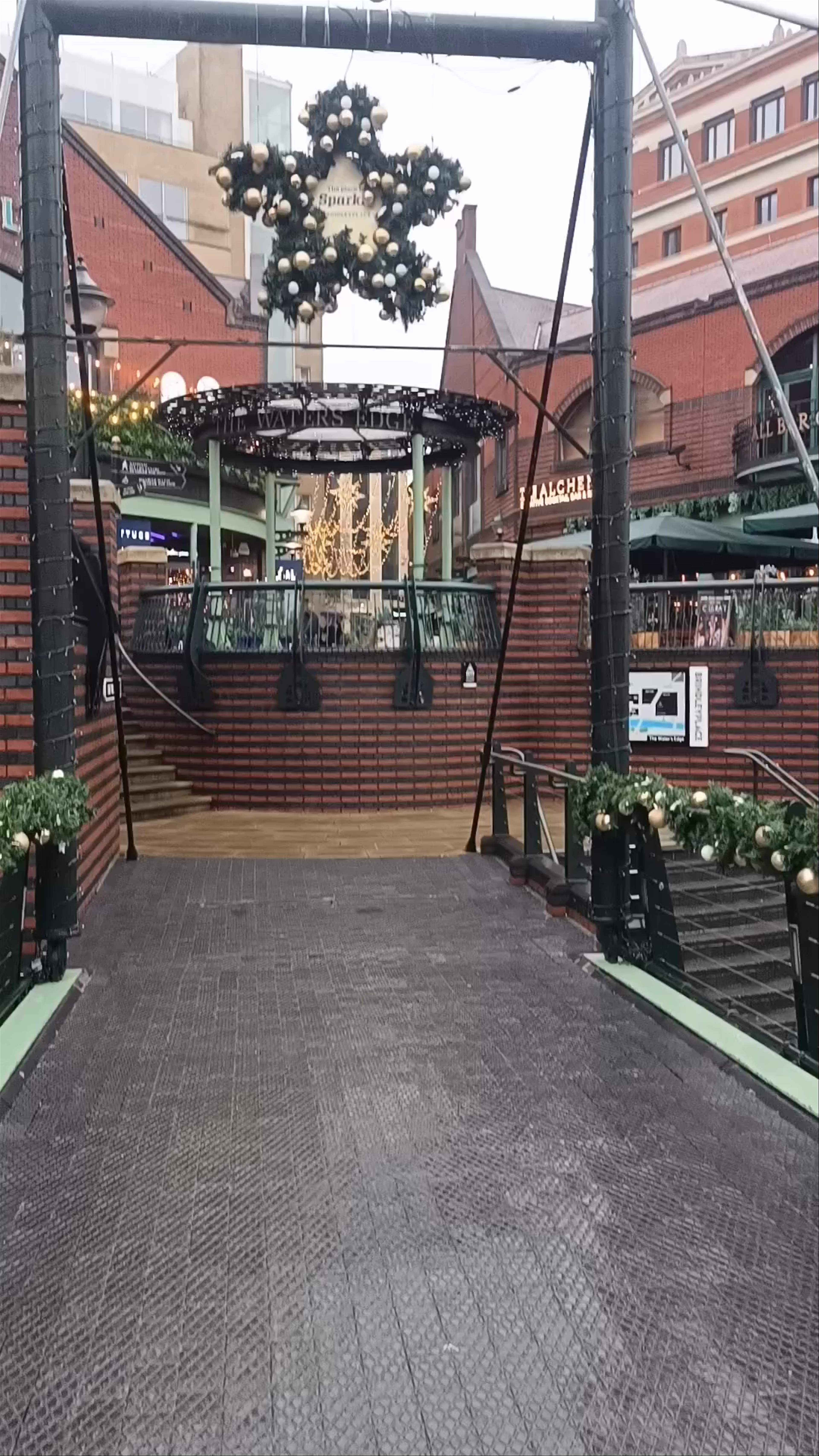 Brindleyplace Bridge & Waters Edge: Urban Charm in Birmingham