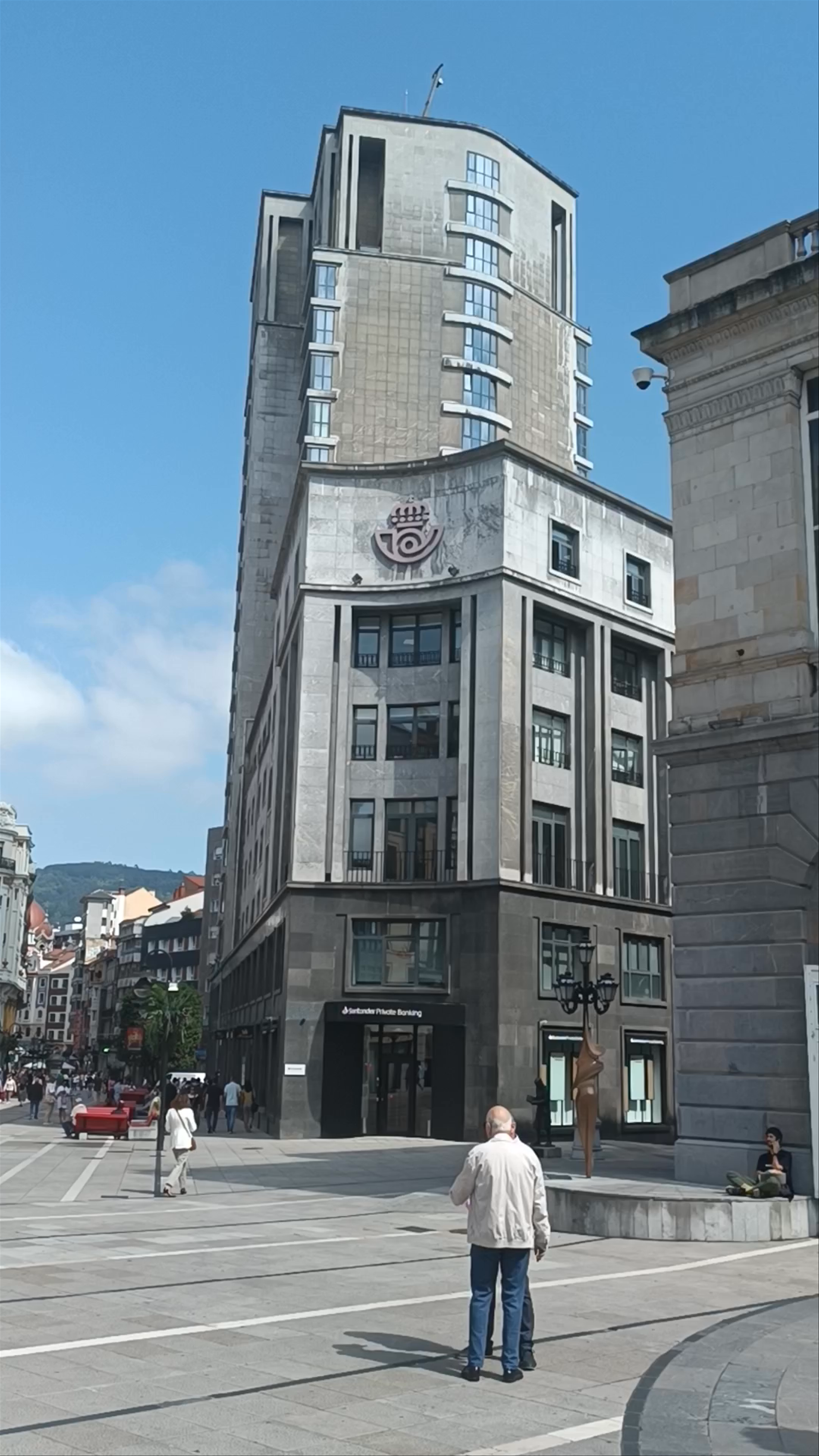 Discover Oviedo's Teatro Campoamor and Vibrant Streets
