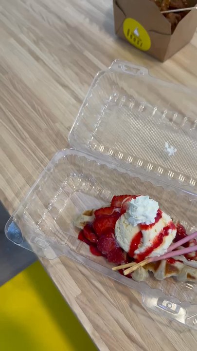 Yellow Goose Cafe - Strawberry croffle - Bubble Tea Near Me - Garden Grove, California