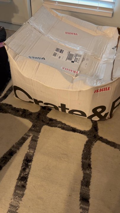 Cacho Movers  - Damaged boxes that said fragile - Movers Near Me