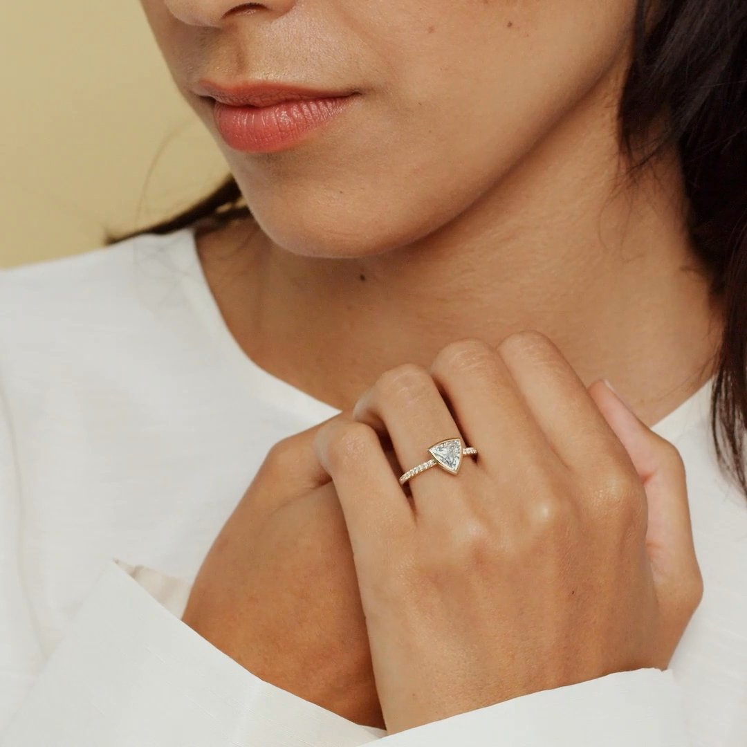 The Signature Bezel | Trillion | 18k | Yellow Gold | bandAccent: Pavé | diamondOrientation: vertical | caratWeight: other