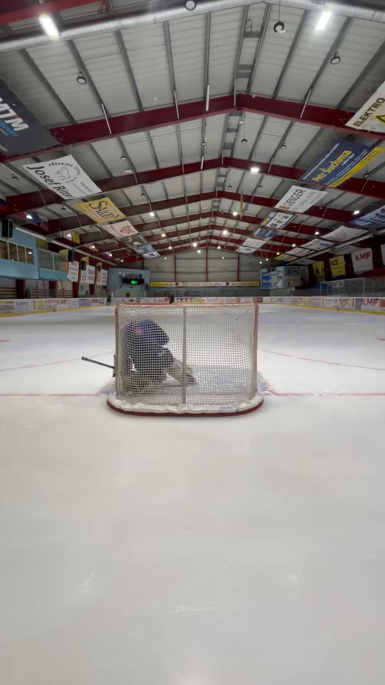Tomas Hric: Mastering Goalie Movements with Trenčianské Teplice private highschool on ice training