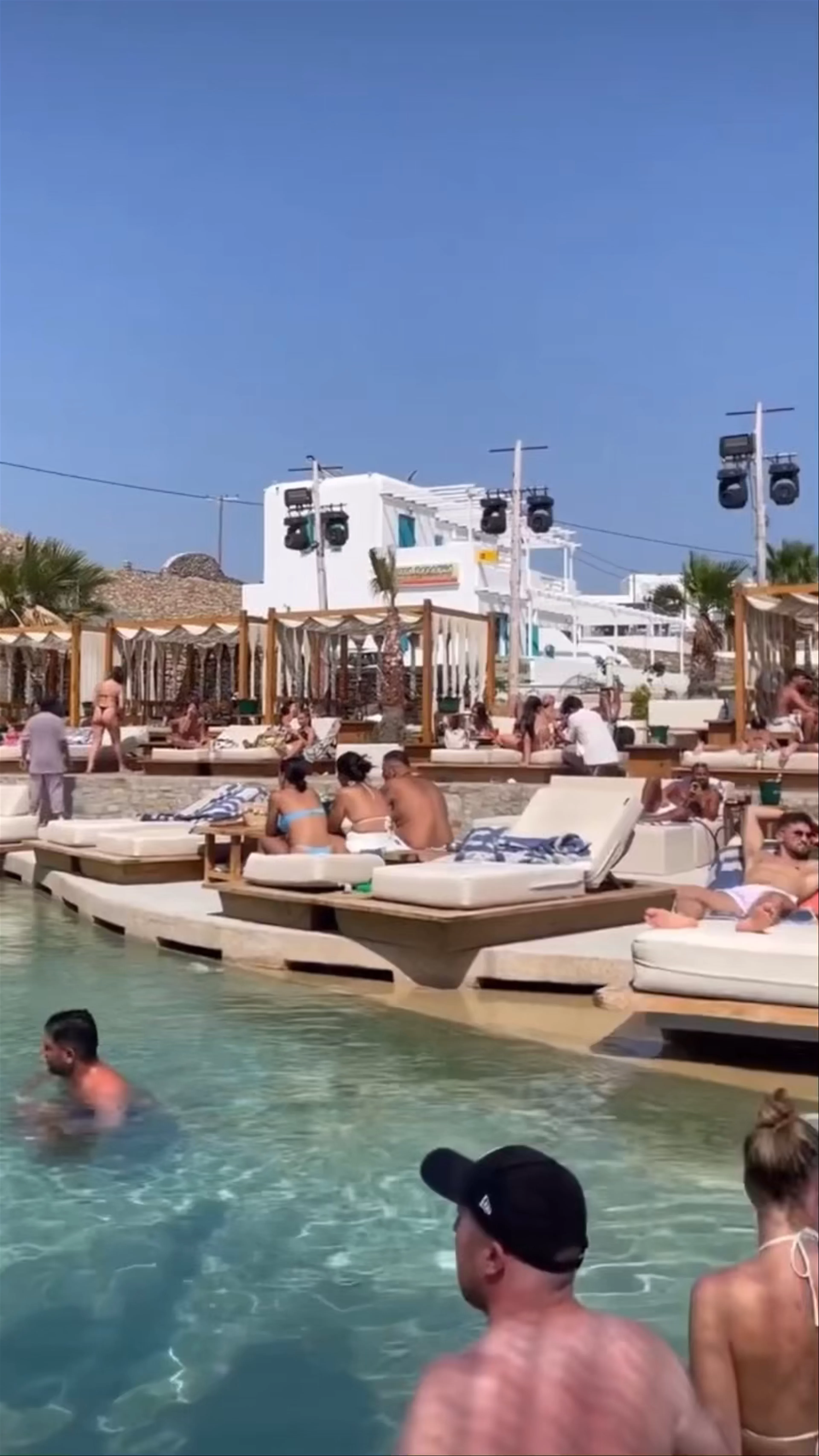 SantAnna Mykonos, Paraga Beach