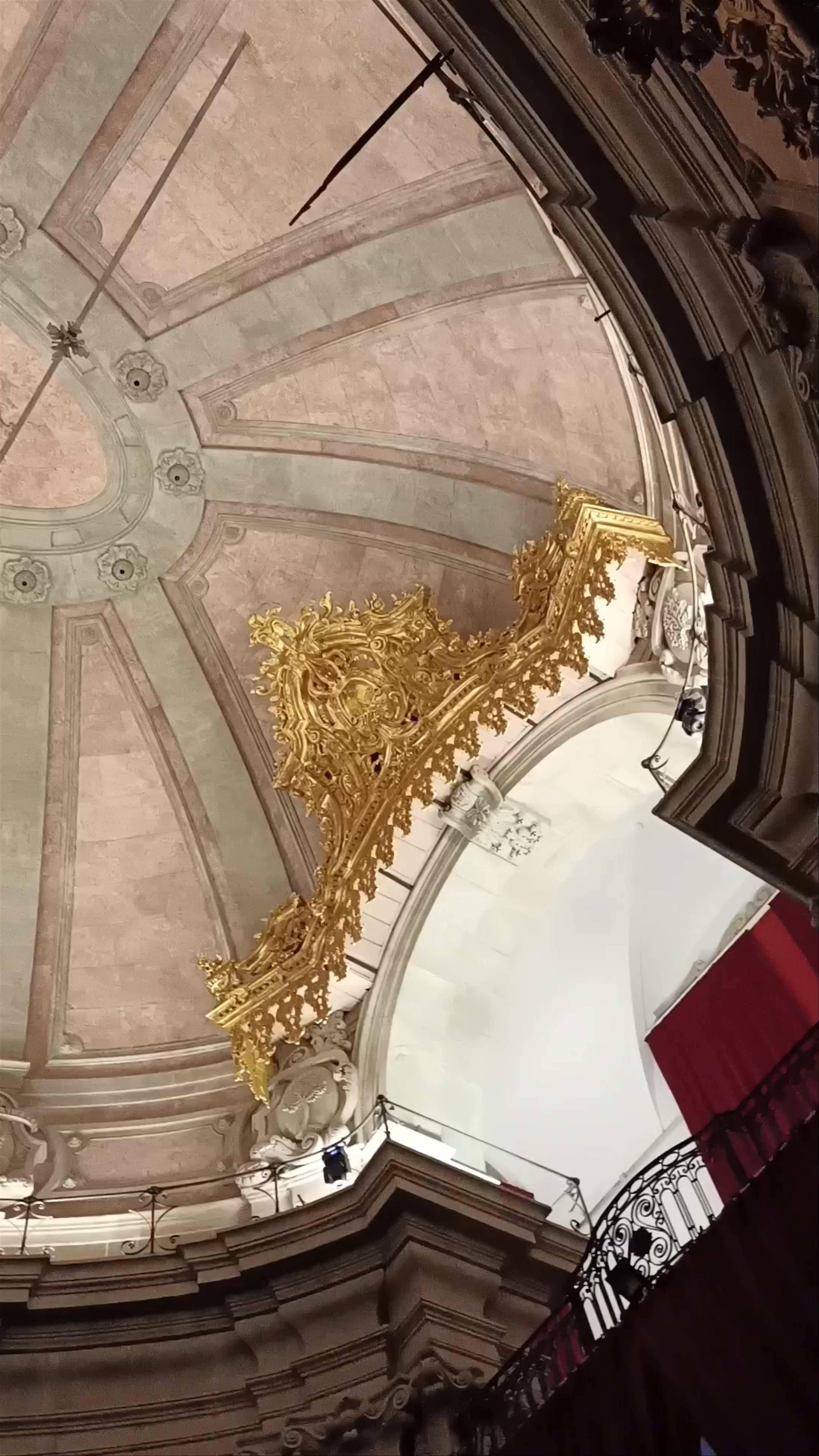 Iglesia de los Clérigos: Baroque Splendor in Porto