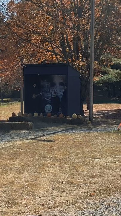 Pine Creek Miniature Golf - The not-so-live music was rockin! Just one of many spooky delights on the course - Mini Golf Near Me - Ringoes, New Jersey