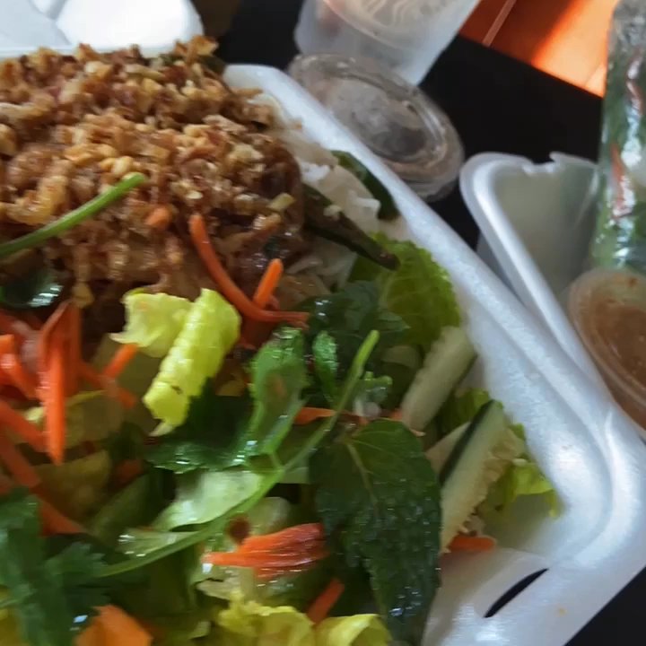 Saigon Cafe - Spicy chicken bun bowl and fresh shrimp spring rolls - Vietnamese Near Me - Cotati, California