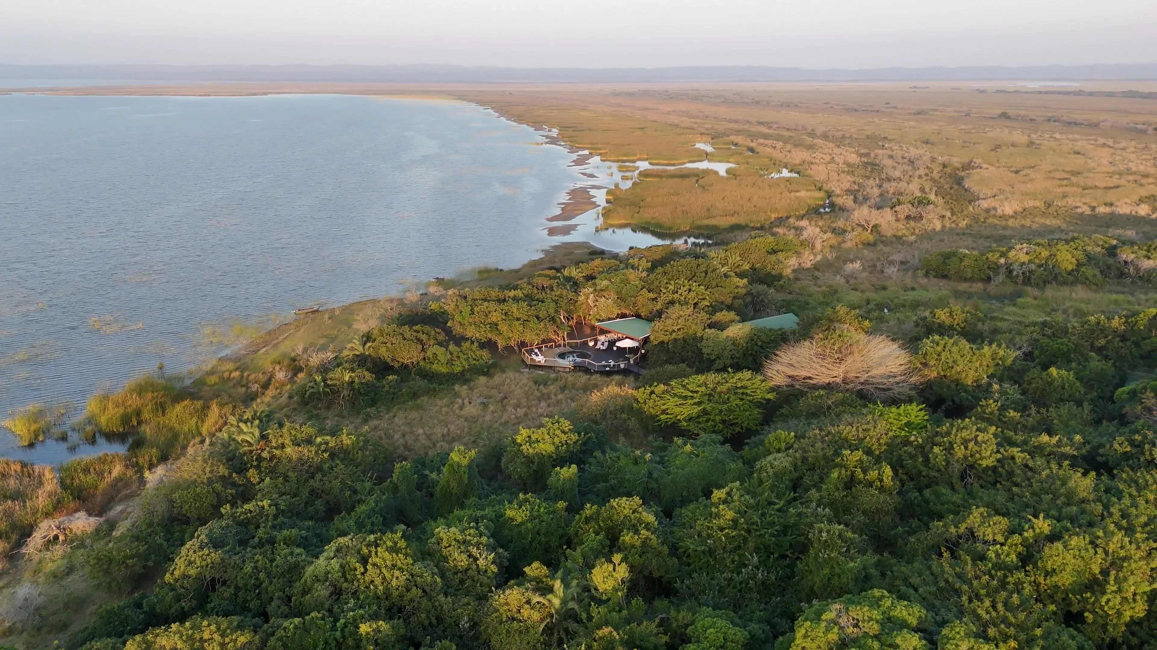 Makakatana Bay Lodge