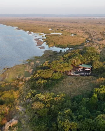 Makakatana Bay Lodge