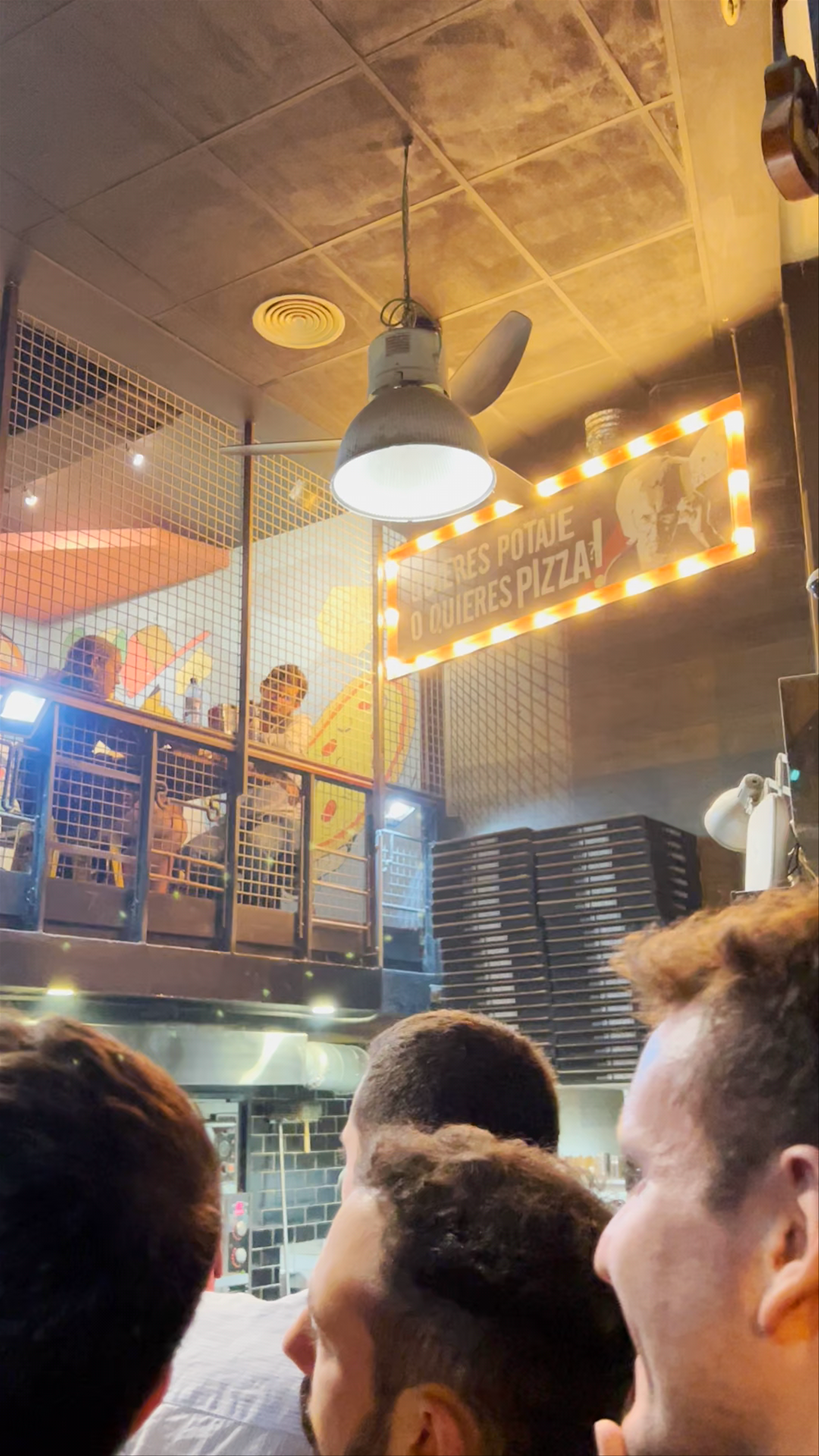 La Tradizionale: Vibrant Pizza Experience in Sevilla