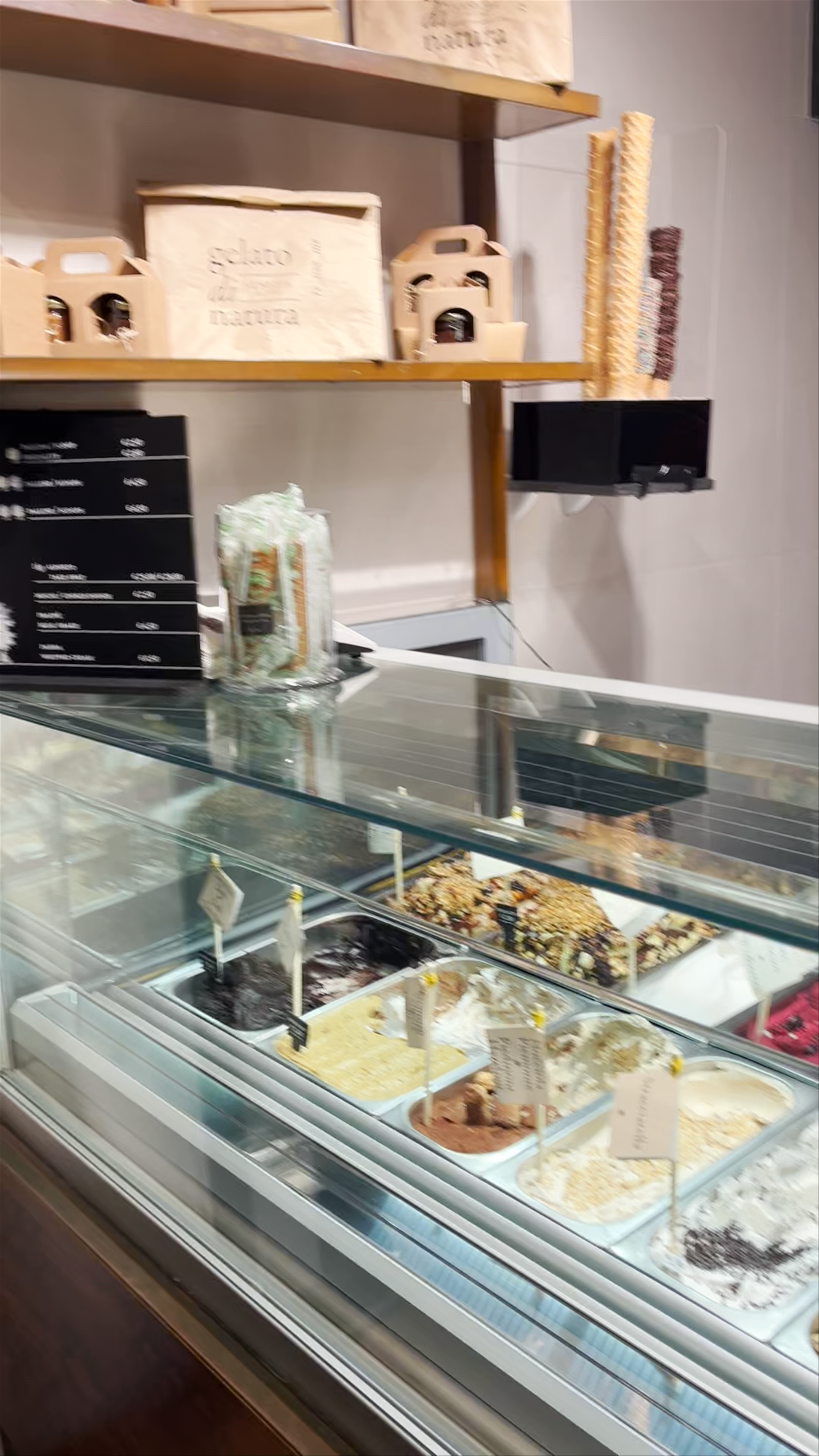 Gelato di Natura: Artisan Gelato and Chocolate Delights in Venice