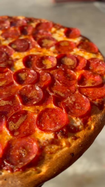 Waleeto's Pizza - Great pizza, great people. Very accommodating and friendly. Check out my vid of their Halal Pepperoni Pizza - Pizza Near Me - Hawthorne, California
