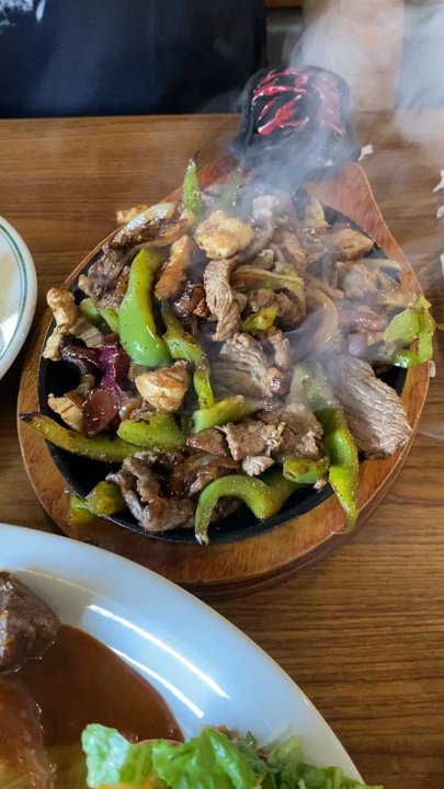 Fello’s Mexican Restaurant - Chicken and Steak Fajitas and Combo plate (tacos, Enchilada and chile relleno). - Mexican Near Me - Manteca, California