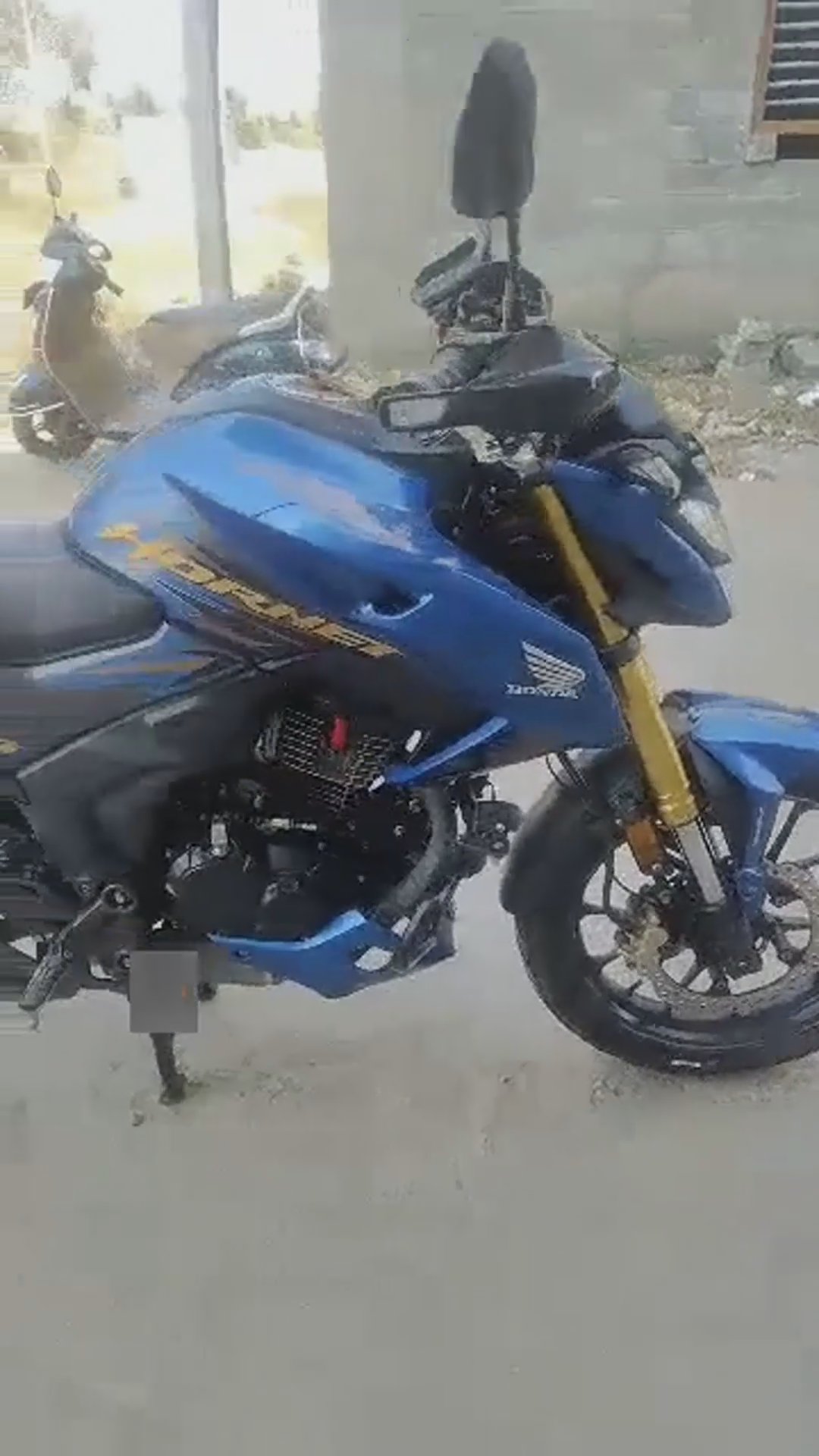 Walk-around video thumbnail