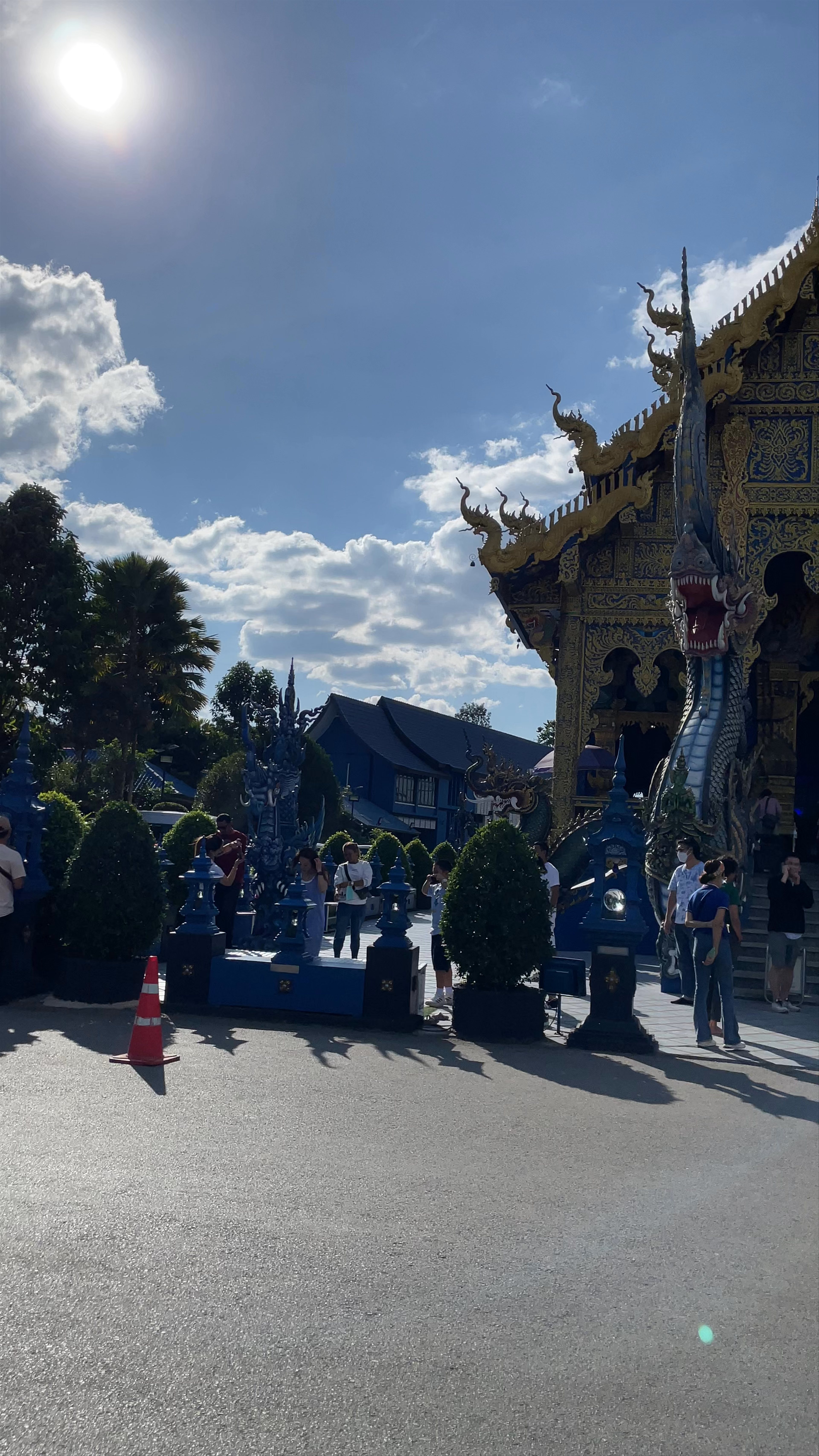 Wat Rong Suea Ten (Blue Temple)