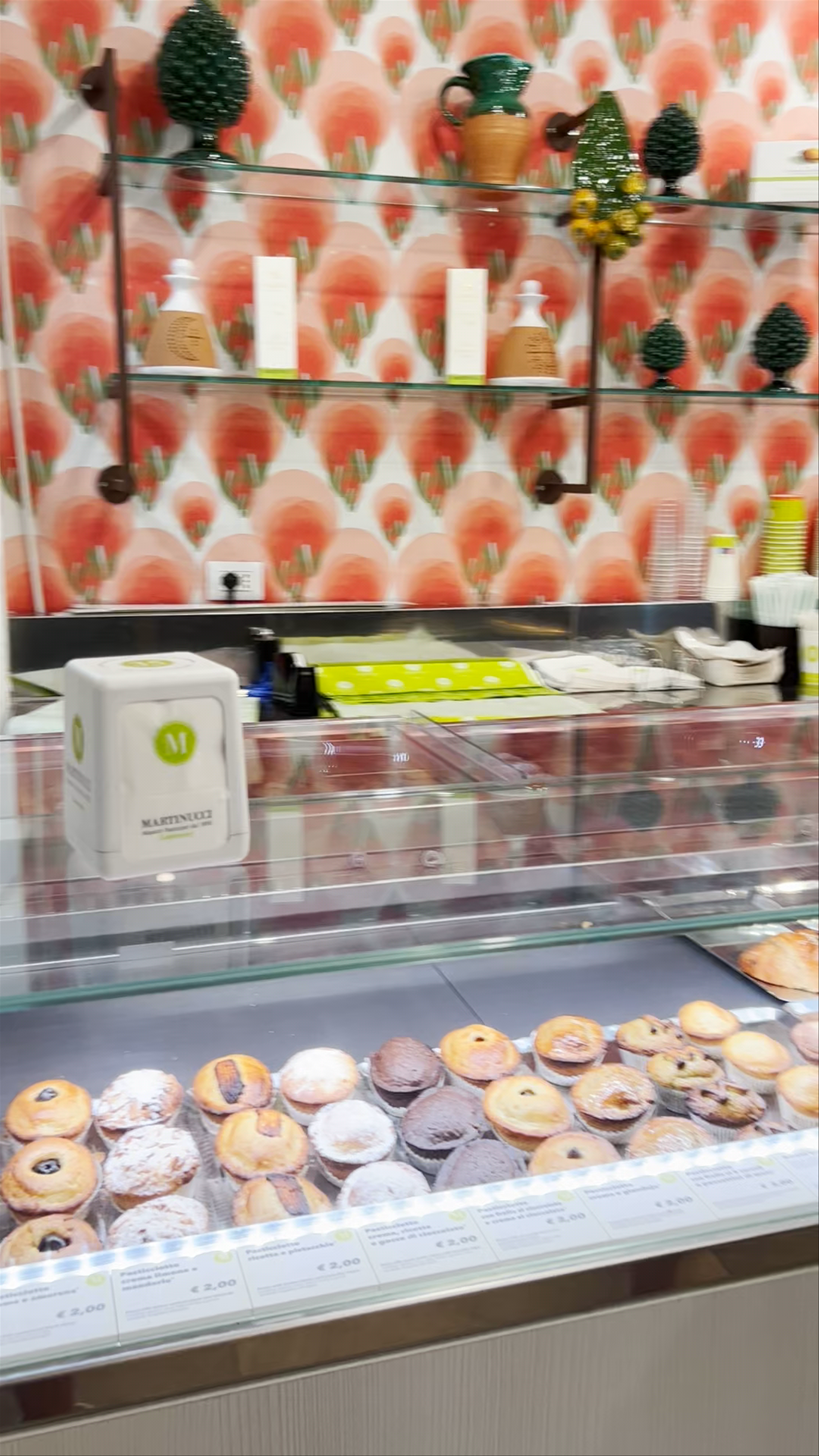 Martinucci Laboratory Bari Mercantile: A Sweet Italian Pastry Shop Experience
