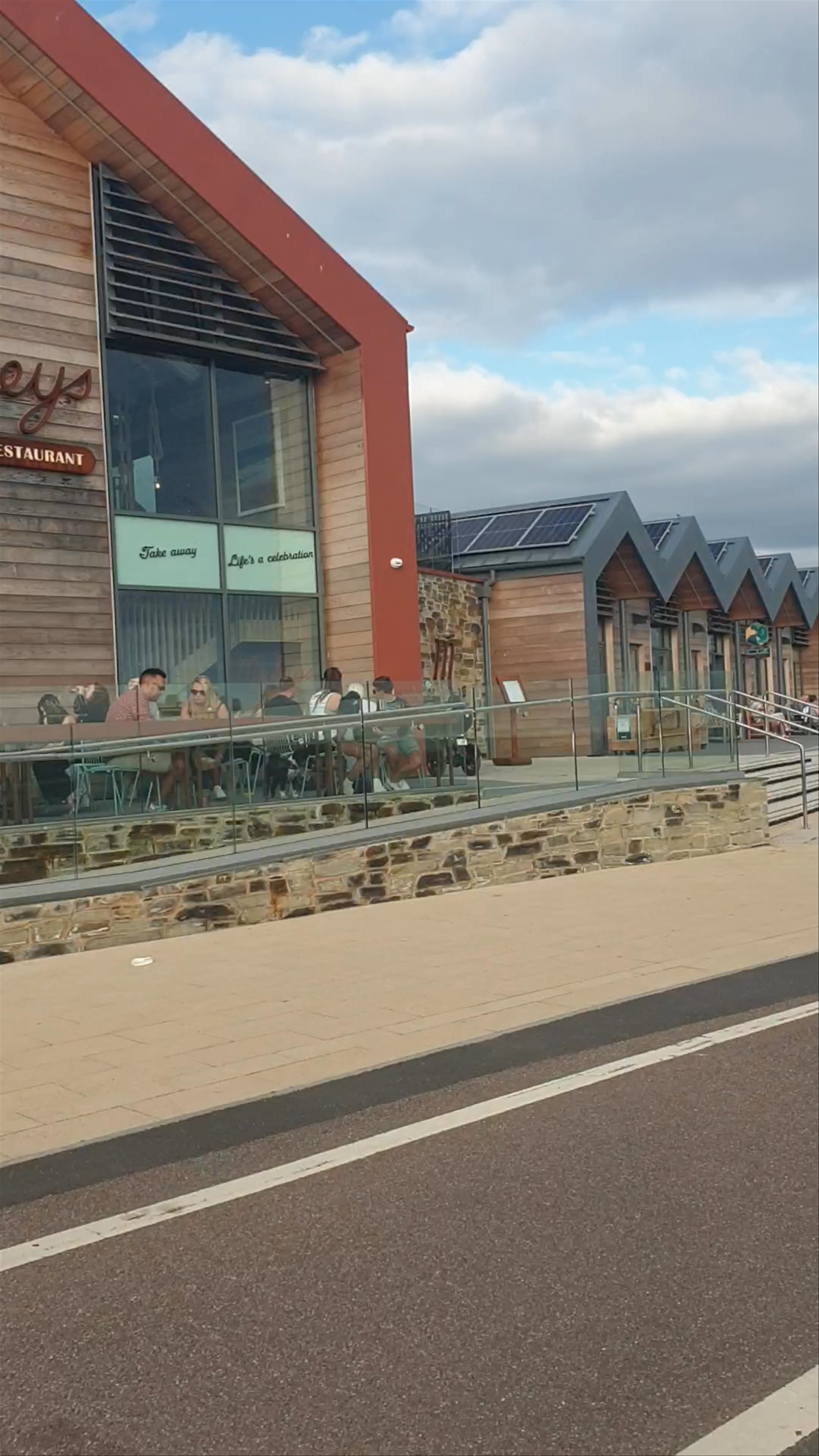 Mickeys Beach Bar & Restaurant: Stunning Coastal Dining in Exmouth