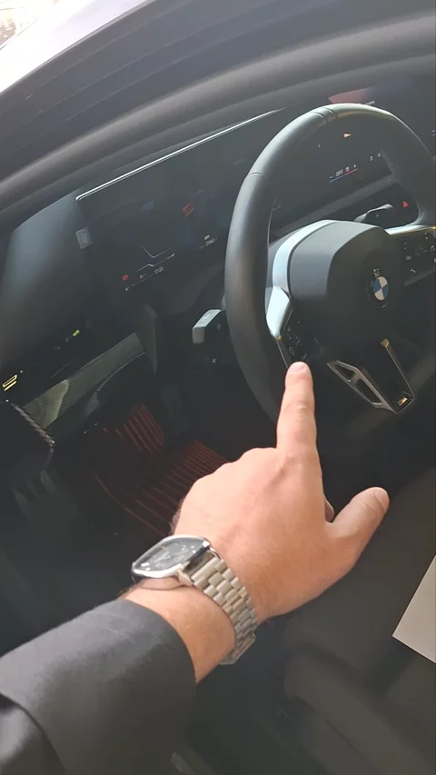 بي ام دبليو الفئة الخامسة 520i 2024