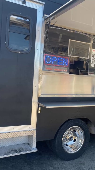 Taqueria Extra Truck #2 - Video of taco truck, parking, dining area. - Mexican Near Me - Berkeley, California