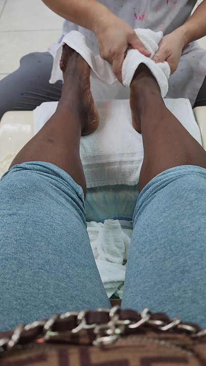 Happy Nails - Leg massage to wrap it up - Hair Salons Near Me - Suffolk, Virginia
