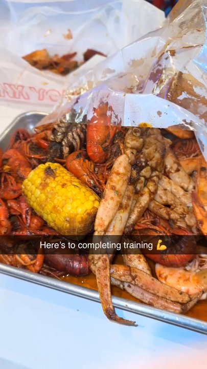 LA Crawfish - 2lbs of crawfish 1lb of shrimp 1lb of crab corn and potatoe - Cajun/Creole Near Me - San Antonio, Texas