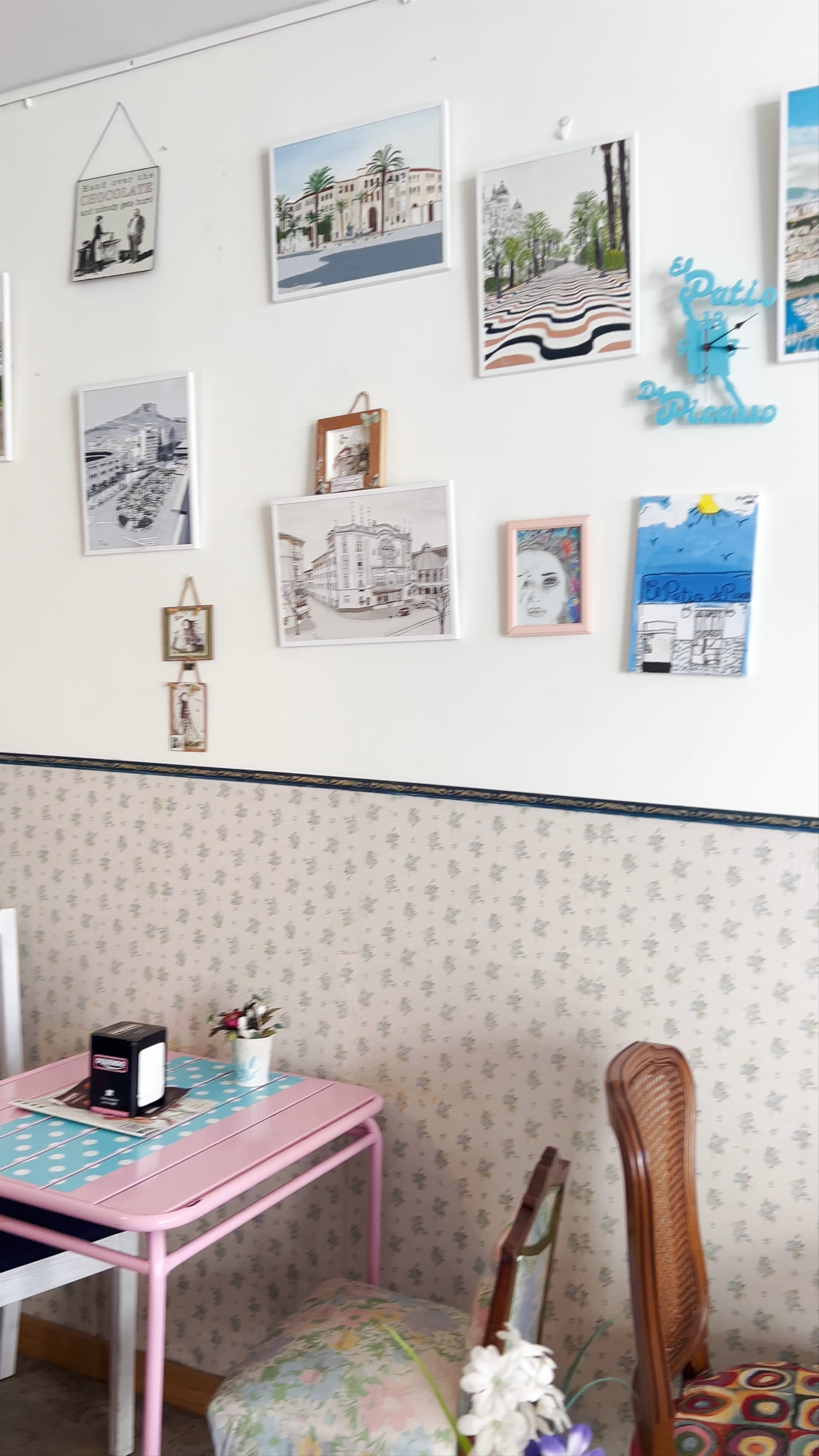 Cafeteria El Patio De Picasso: Cozy Charm in San Vicente del Raspeig