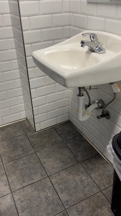 Exxon - Clean restroom - Gas Stations Near Me - POPLAR BLUFF, Missouri